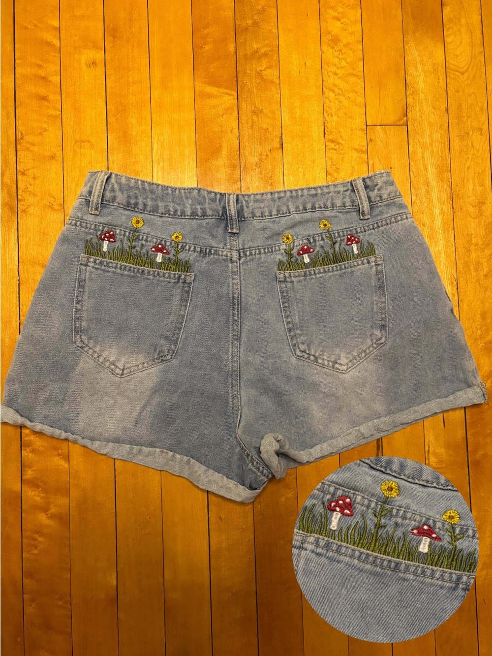 EUC High-Rise Mushroom & Sunflower Embroidered Jean Shorts | Women’s 12-14 XL